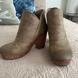 Pierre Dumas wedge heel